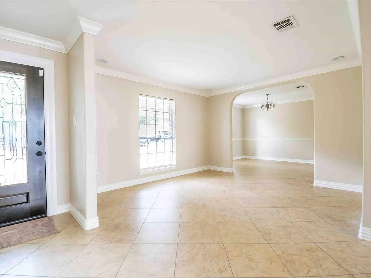 4 bed, 2.0 bath, 2057 sqft, $2,500 — Photo 3