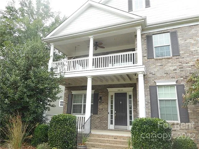 4 bed, 3.5 bath, 3855 sqft, $3,400 — Photo 2