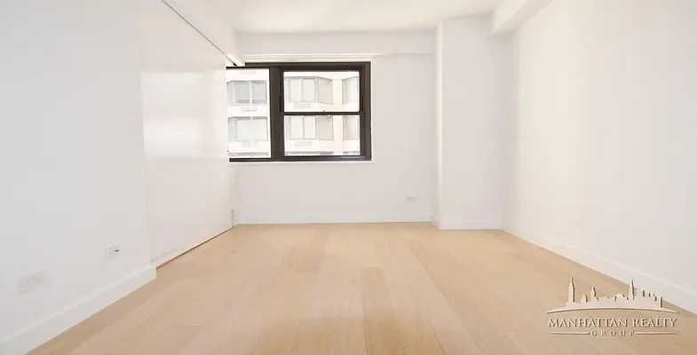 Rented by Manhattan Realty Group | media 11