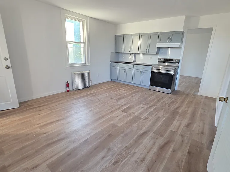 154 Weed Ave #2R — Photo 3