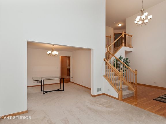 3rd image of 686 Kelley Dr