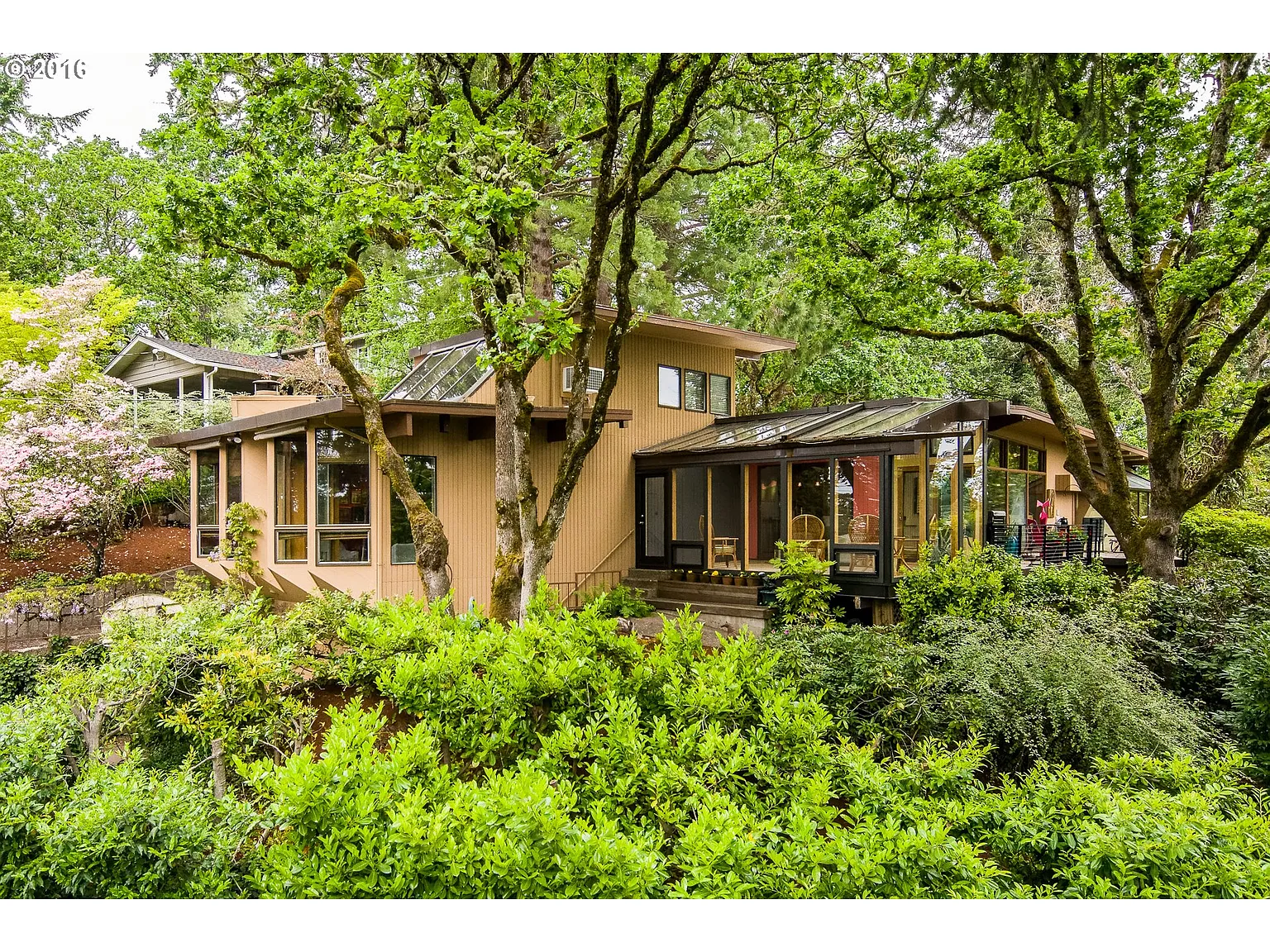 2835 Capital Dr photo 1