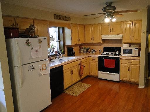 2nd image of 522 Parkshore Dr