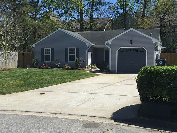 1car garage & 4 space DW