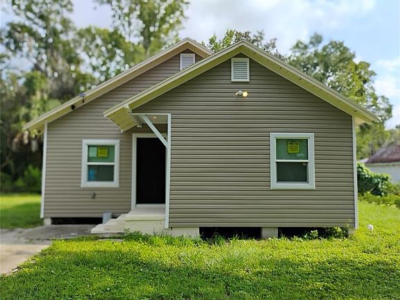 3rd image of 765 NE 6TH TERRACE
