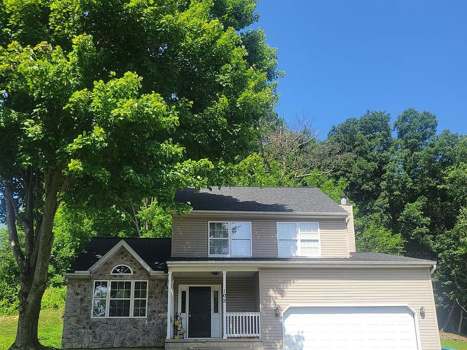 1st image of 102 Mason Runn Ln