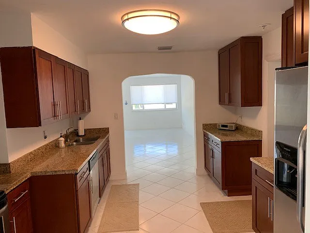 3 bed, 1280 sqft, $2,900 — Photo 3