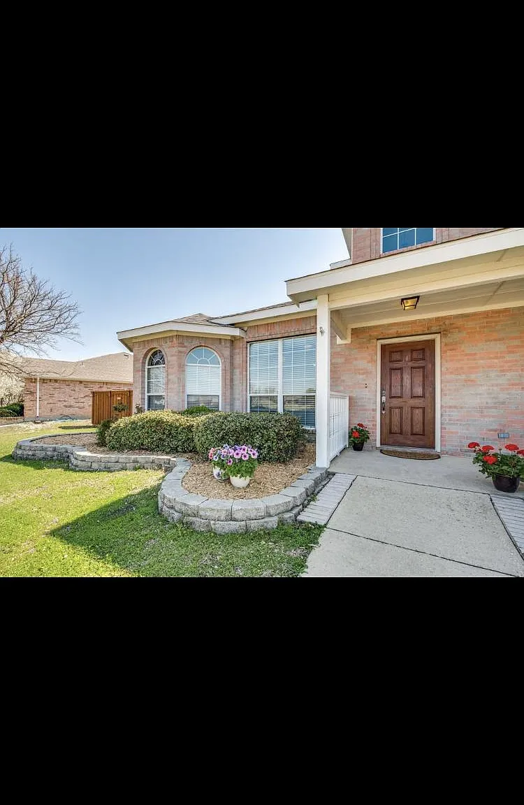 4 bed, 2811 sqft, $2,900 — Photo 3