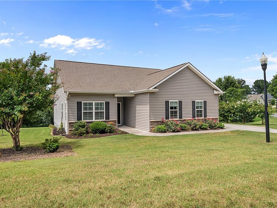 1st image of 201 Ashwood Ln