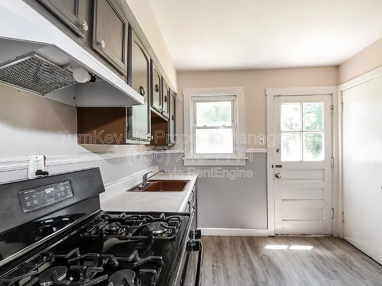 422 Plaza Ave — Photo 7
