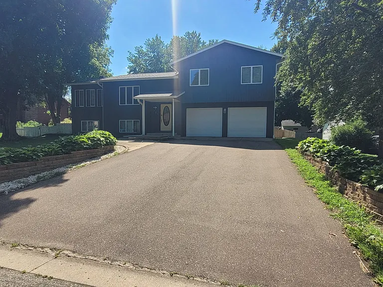 751 Lathrop Dr — Photo 1