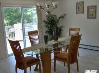 12 Johns Neck Rd, Shirley, NY 11967