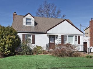 471 Argyle Rd, Mineola, NY 11501