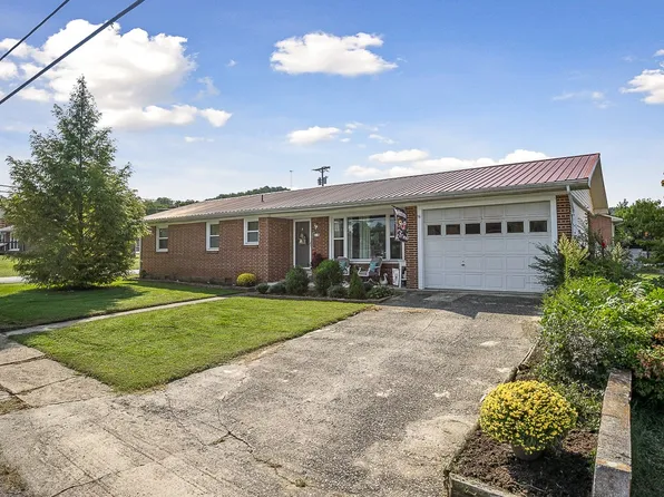 208 Church St, Celina, TN 38551