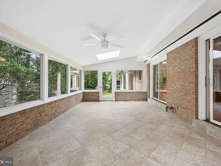 7016 Hopewood St — Photo 31