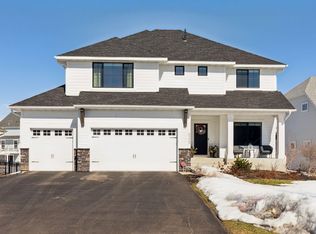 5220 Porchlight Rdg, Woodbury, MN 55129