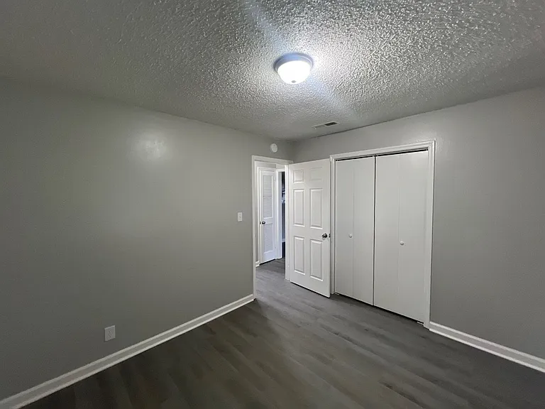 217 Greenleaf Cir — Photo 10