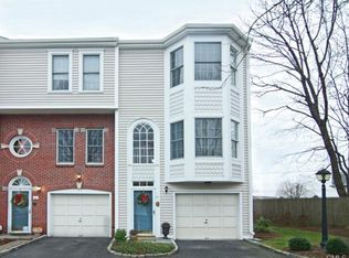 40 Bywater Ln, Bridgeport, CT 06605