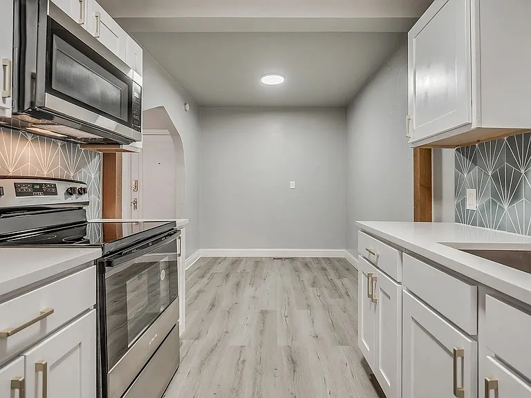 2801 N Walker Ave #4 — Photo 4