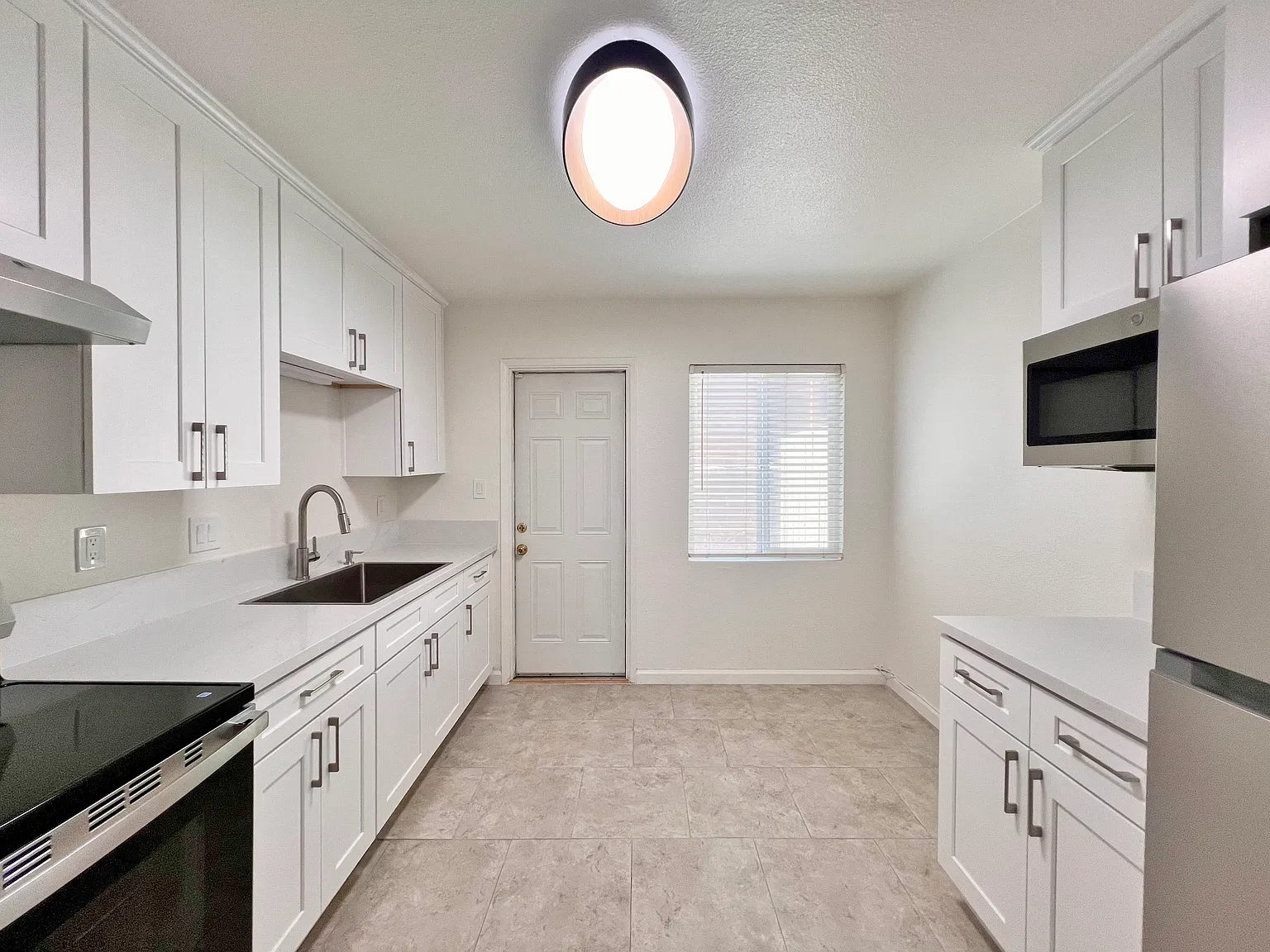 2 bed, 700 sqft, $2,295 — Photo 2