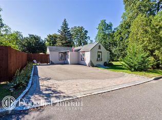 1283 Saint Johnland Rd, Smithtown, NY 11787