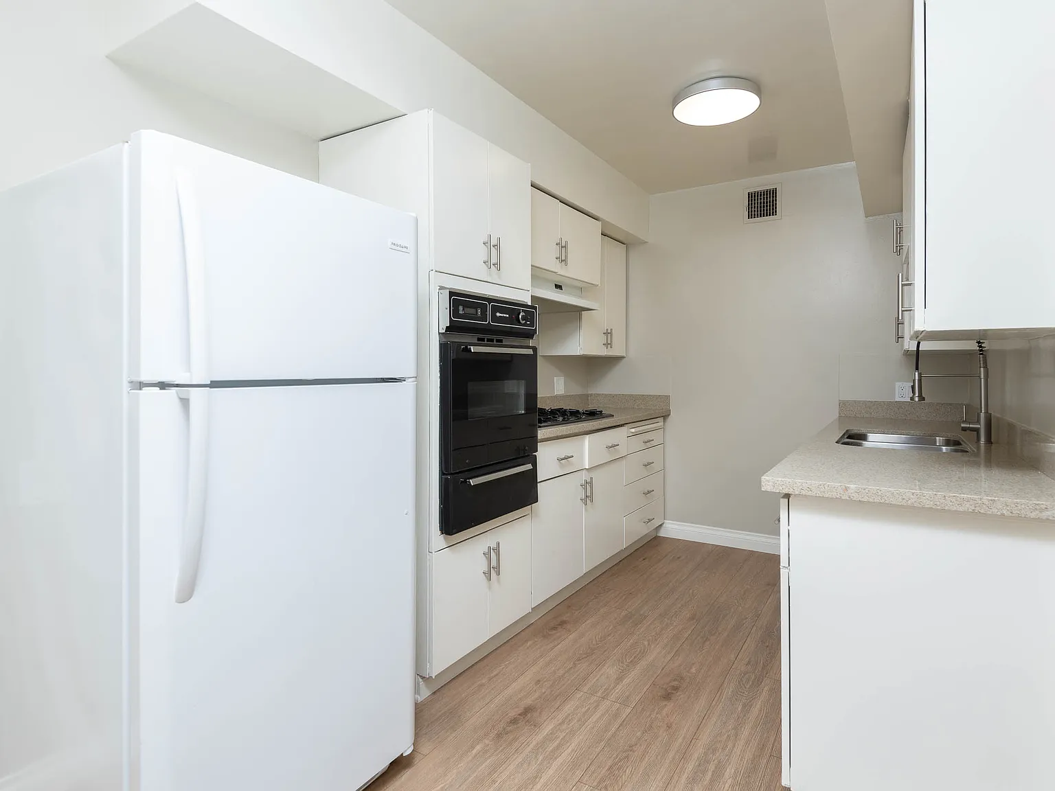 1 bed, 580 sqft, $1,925 — Photo 3