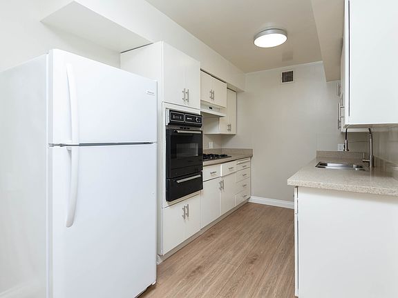 3rd image of 200 W Maple St APT A