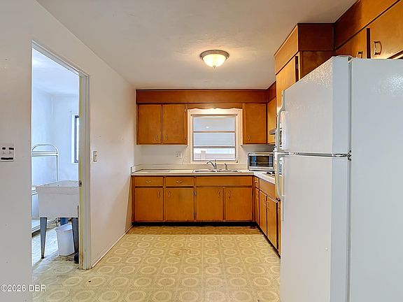 4th image of 1926 Papaya Dr