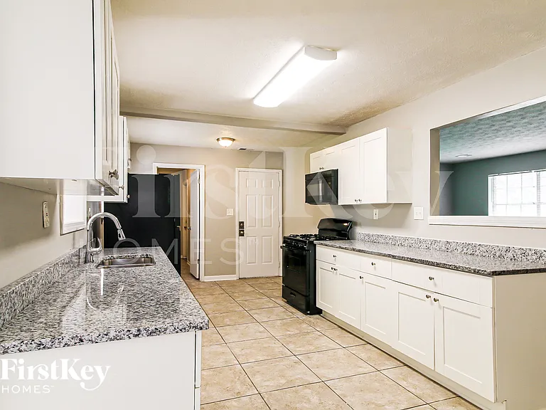 230 Montego Cir — Photo 7