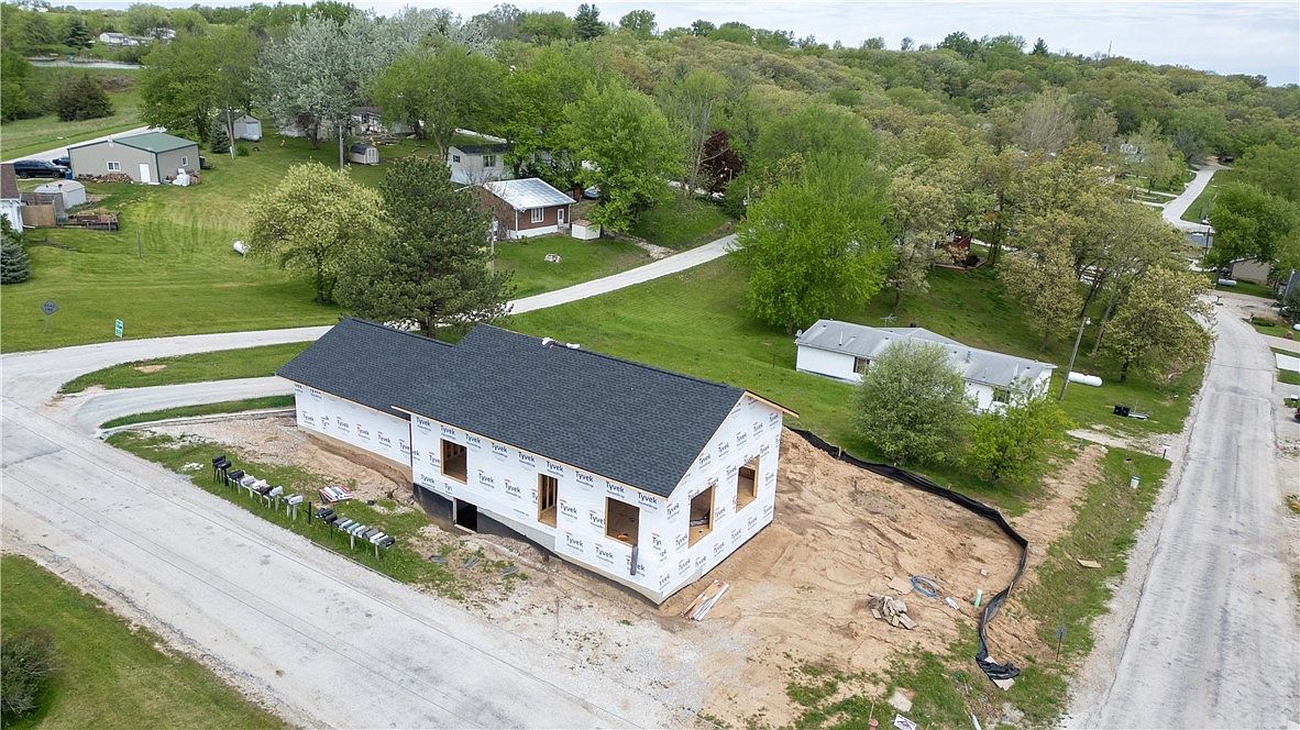 8479 Lakeshore Dr, Dexter, IA 50070 | MLS #695101 | Zillow