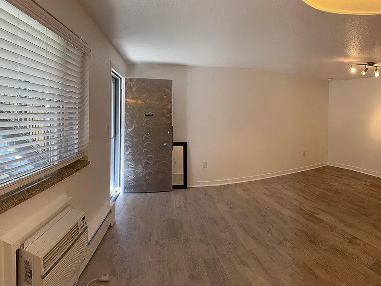 1419 Detroit St #11 — Photo 20