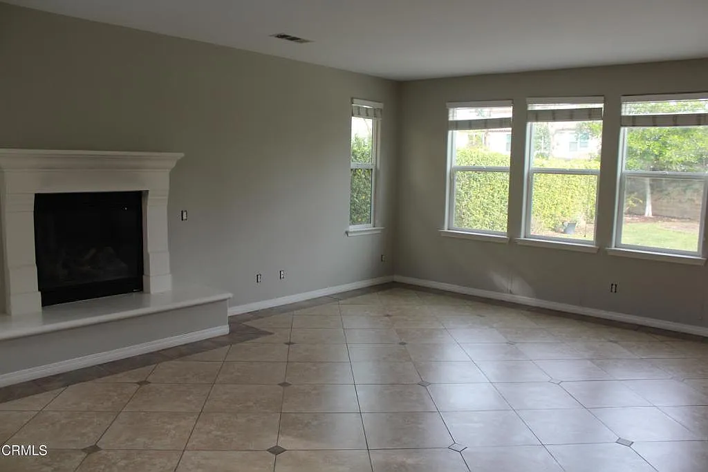 6 bed, 4.0 bath, 3129 sqft, $5,800 — Photo 2