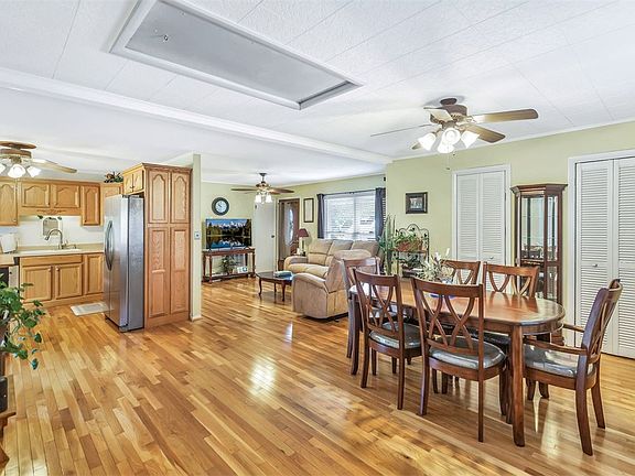 3rd image of 213 Jackson Cir