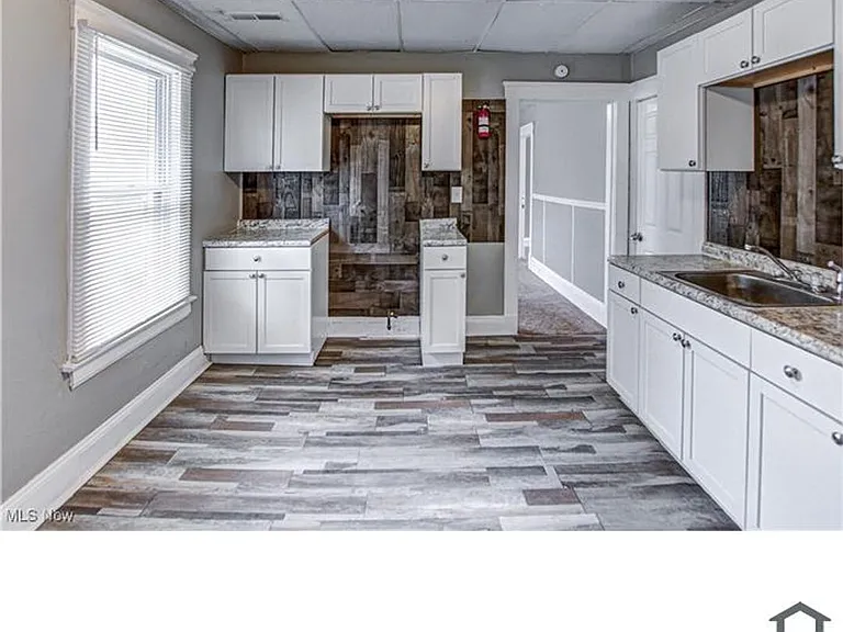 5806 Bonna Ave #UP — Photo 2