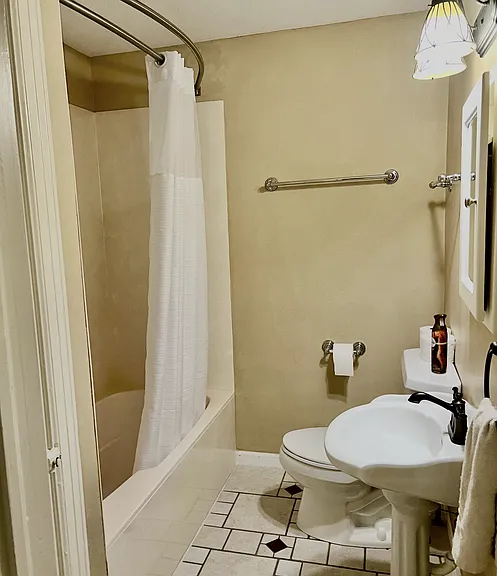 1041 E Linwood Ter — Photo 13