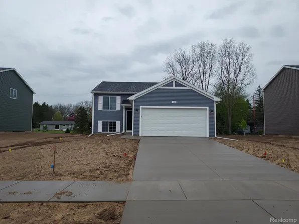 1189 Lockes St, Howell, MI 48843