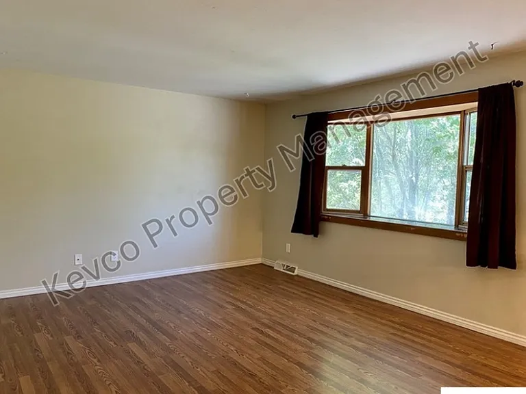 308 Briarwood Rd — Photo 2