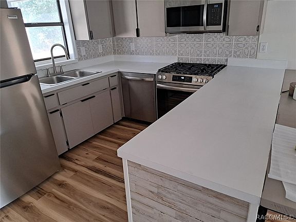 3rd image of 671 N Croft Ave