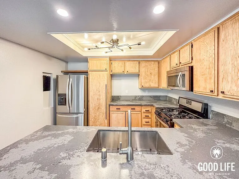 21714 Lake Vista Dr — Photo 2