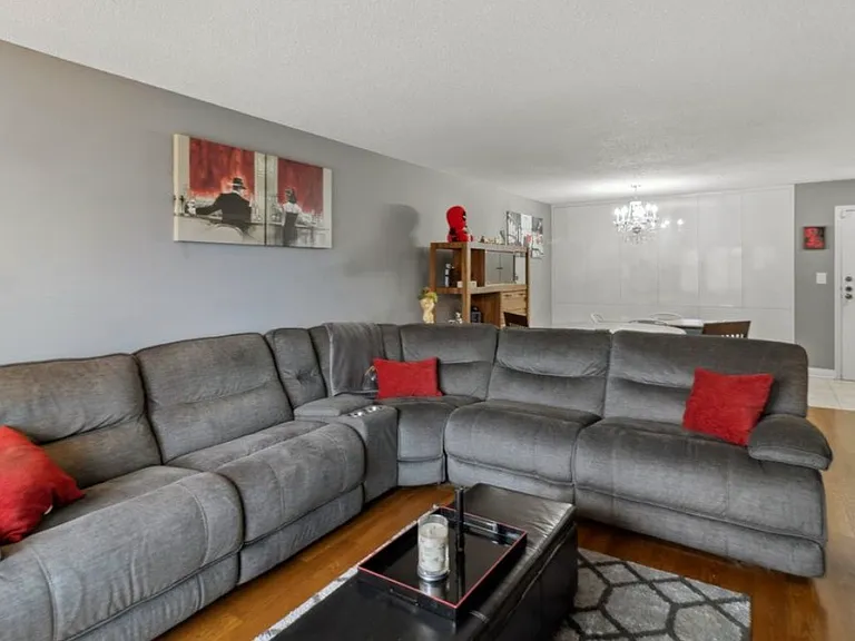 601 W Huntington Commons Rd #305 — Photo 5