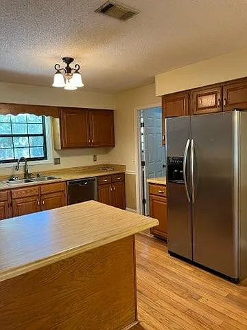 409 Hines Dr — Photo 3