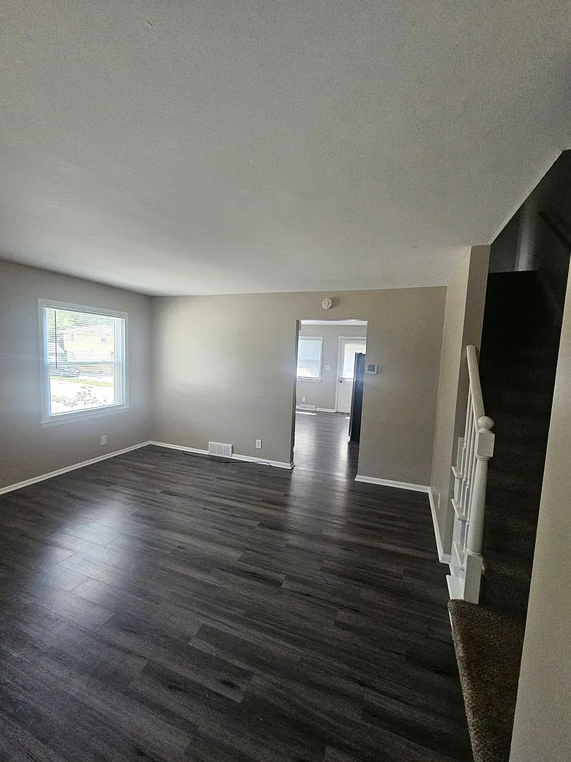 2018-2020 S Grand Ave. (Duplex) — Photo 2