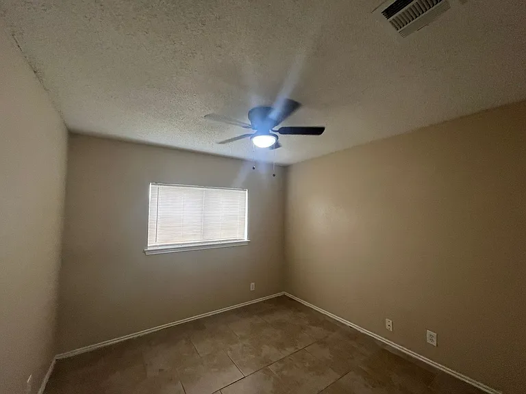 8469 Maple Ridge Dr — Photo 10