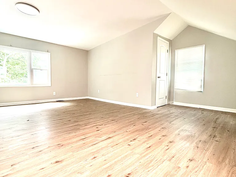210 Linwood Dr — Photo 9