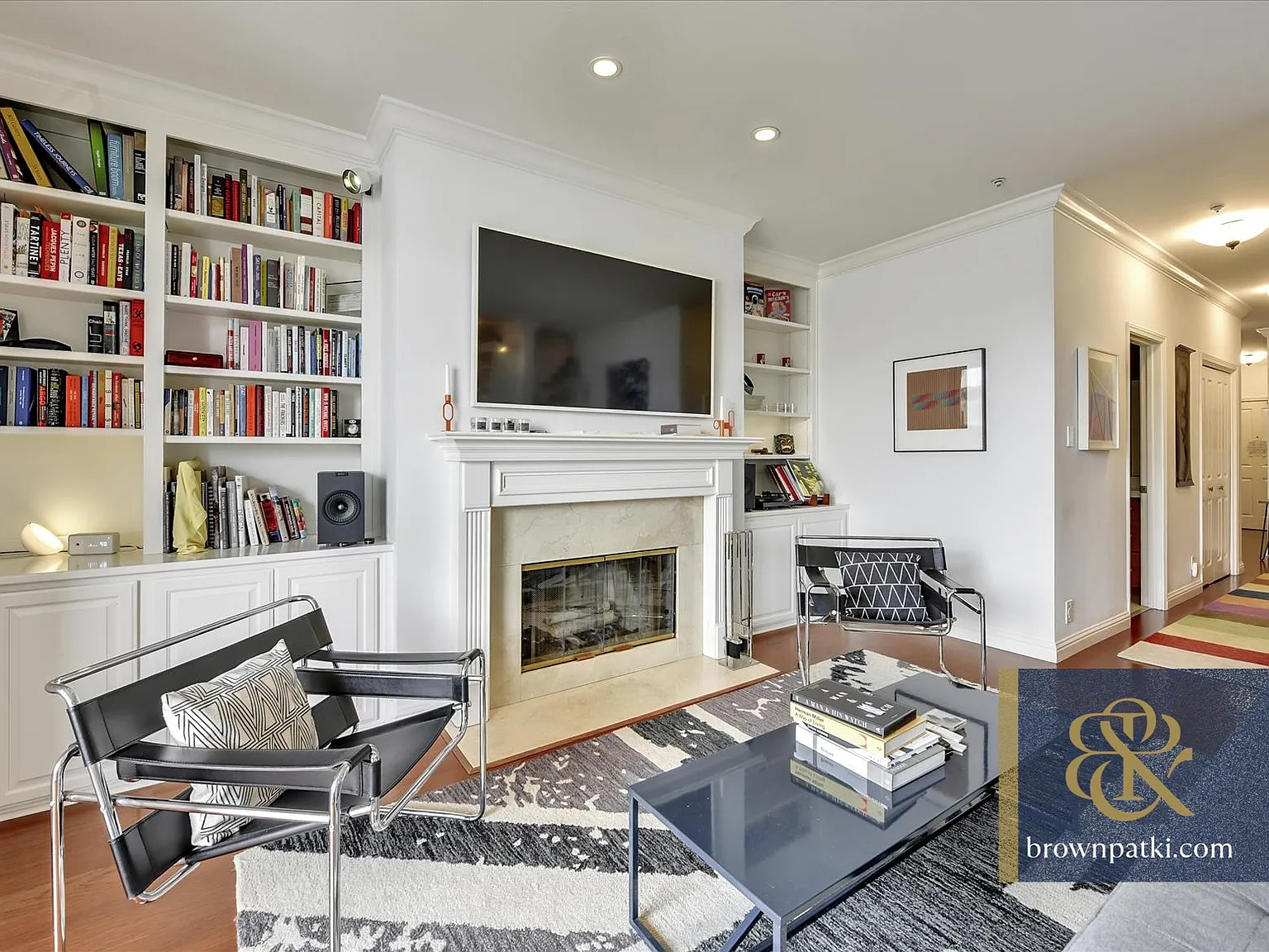Modern Condo, Balcony, Views, Pkg & W/D In Unit | Brown & Patki Inc. — Photo 4