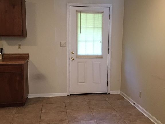 4th image of 242B Helen Cir