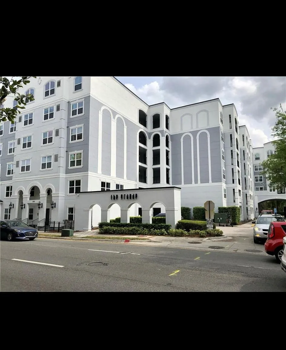 202 E South St — Photo 1