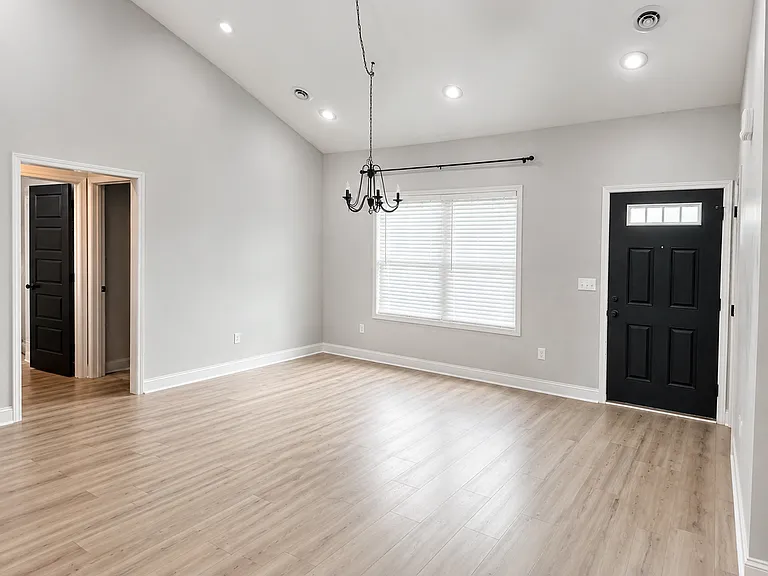 2086 Meadow Creek Ln — Photo 9