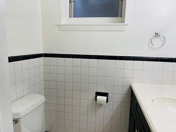 4th image of 217 Rose Ave #3