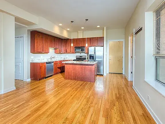 2417 W Erie St #201 — Photo 3